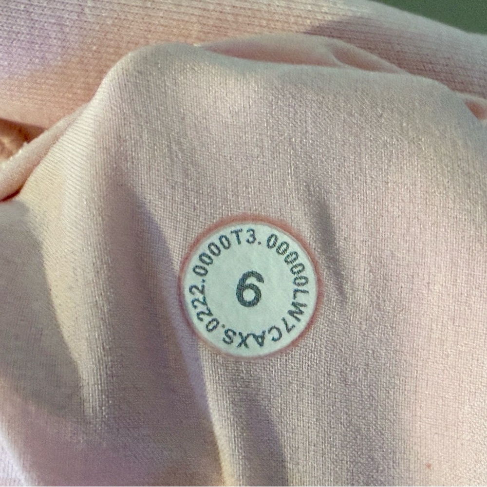 Lululemon Softstreme High-Rise Short 4" Strawberry Milkshake, Size 6 - Picture 11 of 13